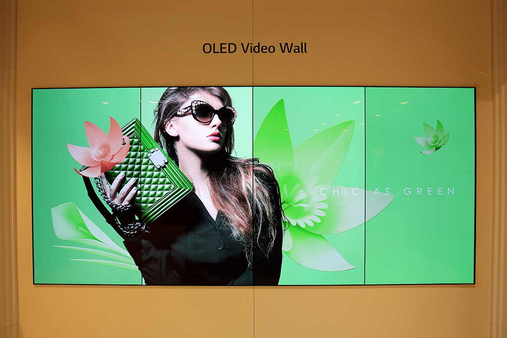 oled_video_wall_01.jpg oled_video_wall_01.jpg